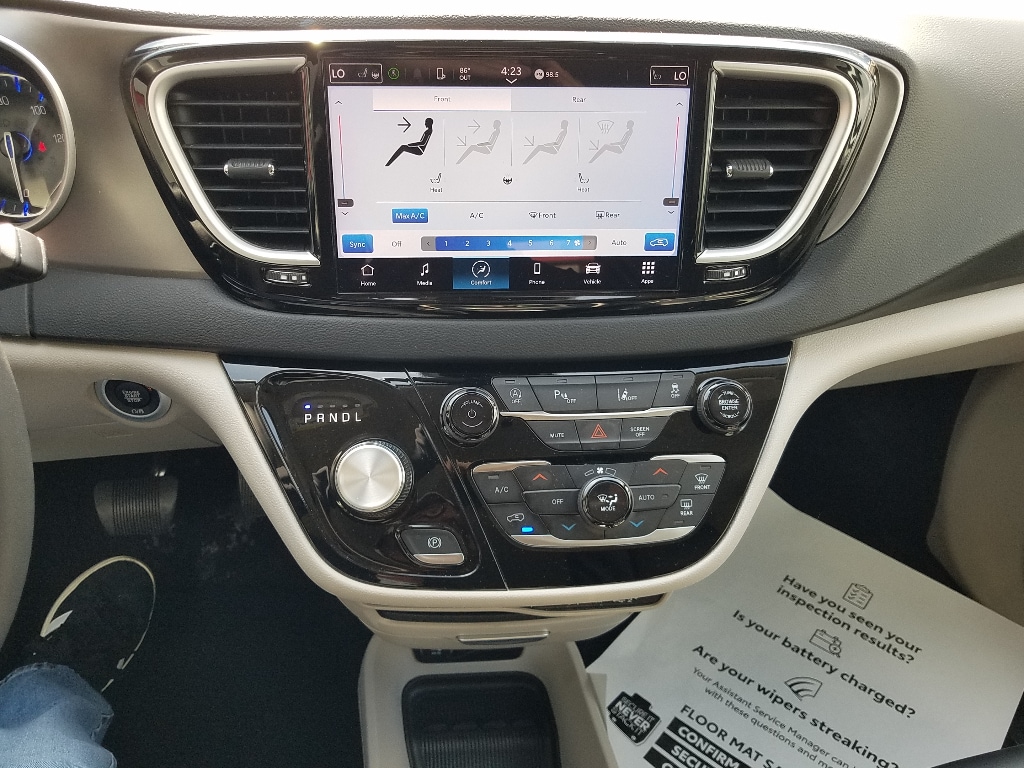 2024 Chrysler Pacifica Touring L - Photo 10