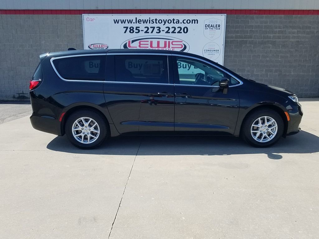 Used 2024 Chrysler Pacifica Touring L with VIN 2C4RC1BG2RR101901 for sale in Kansas City