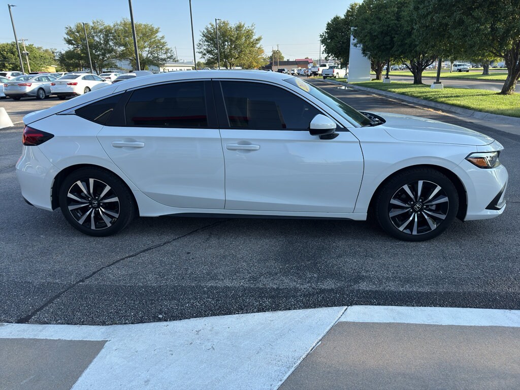2024 Honda Civic Hatchback EX-L photo 2