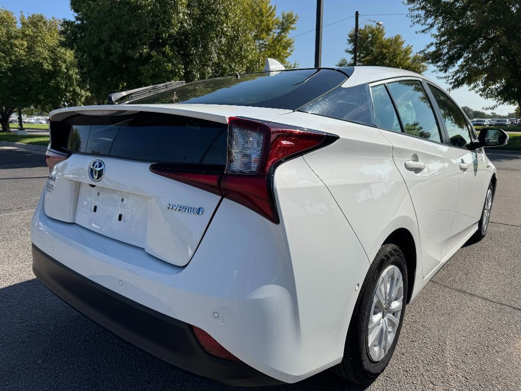 2020 Toyota Prius LE photo 3