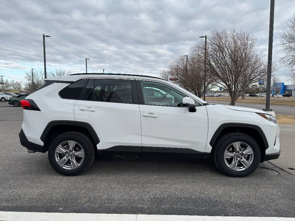 2023 Toyota RAV4 XLE photo 2