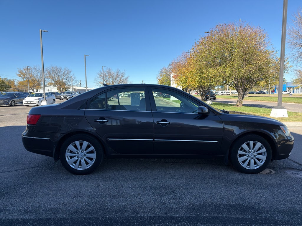 Used 2009 Hyundai Sonata LIMITED with VIN 5NPEU46C09H546929 for sale in Dodge City, KS