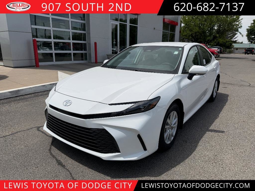 2026 Toyota Camry LE Hybrid's photo