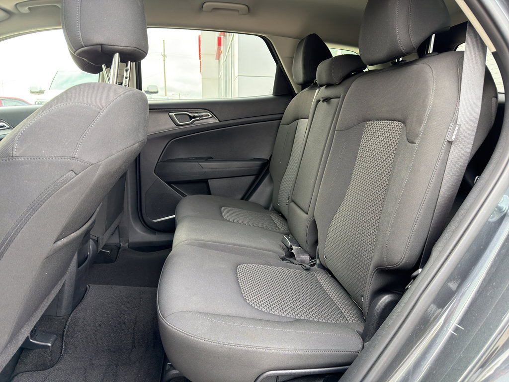 2024 Kia Sportage LX - Photo 11