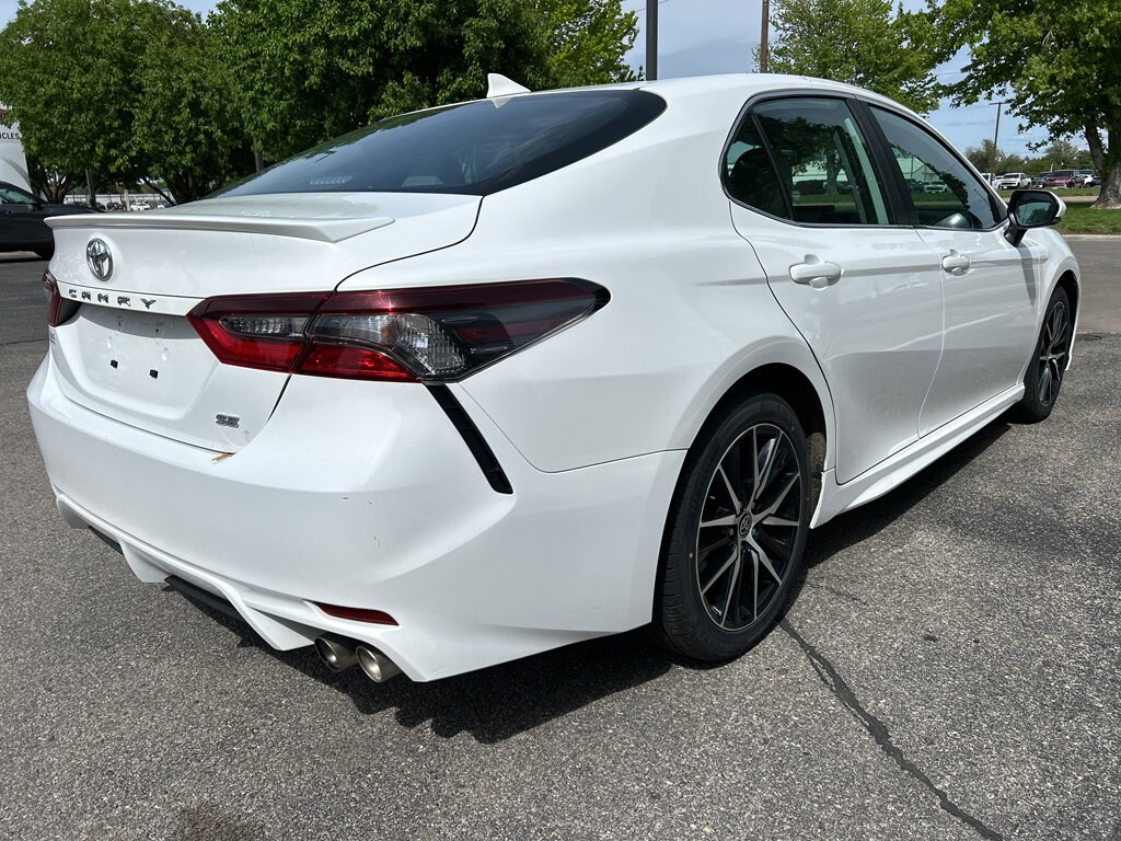 2024 Toyota Camry SE photo 3