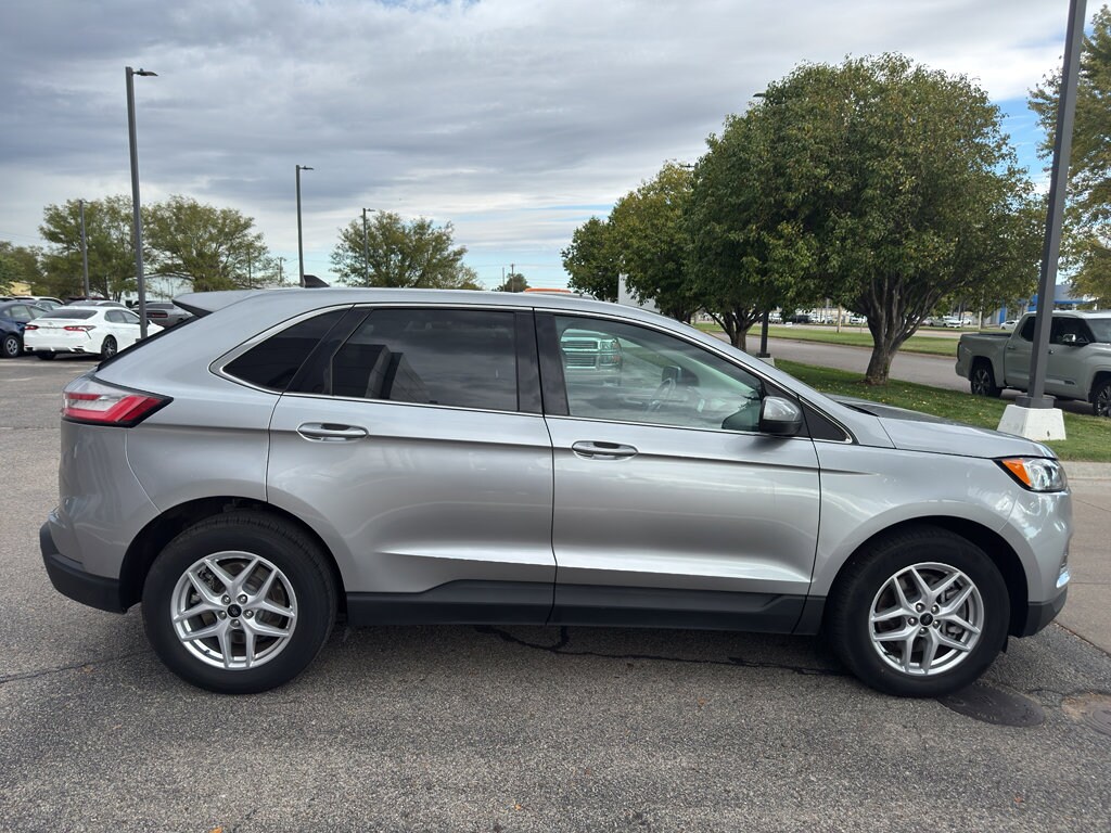 2023 Ford Edge SEL photo 2