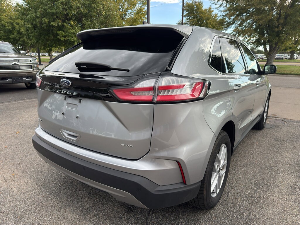 2023 Ford Edge SEL photo 3