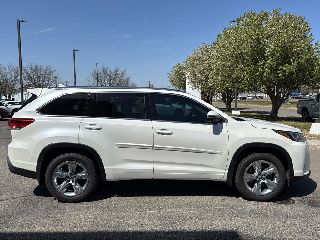 Used 2018 Toyota Highlander Limited with VIN 5TDDZRFH0JS887929 for sale in Dodge City, KS