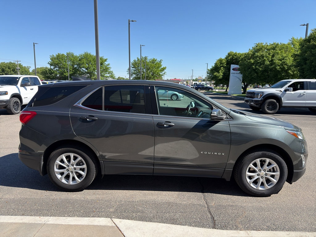 Used 2018 Chevrolet Equinox LT with VIN 3GNAXJEV1JS572674 for sale in Dodge City, KS