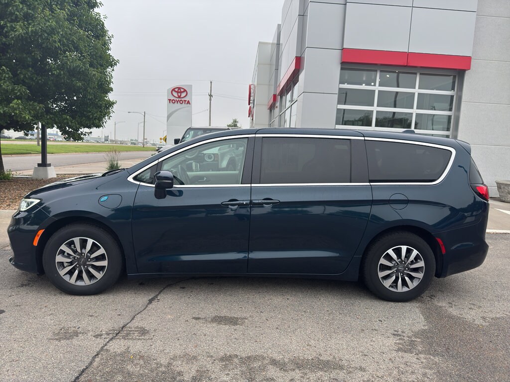 Used 2022 Chrysler Pacifica Hybrid Touring L Van Passenger Van