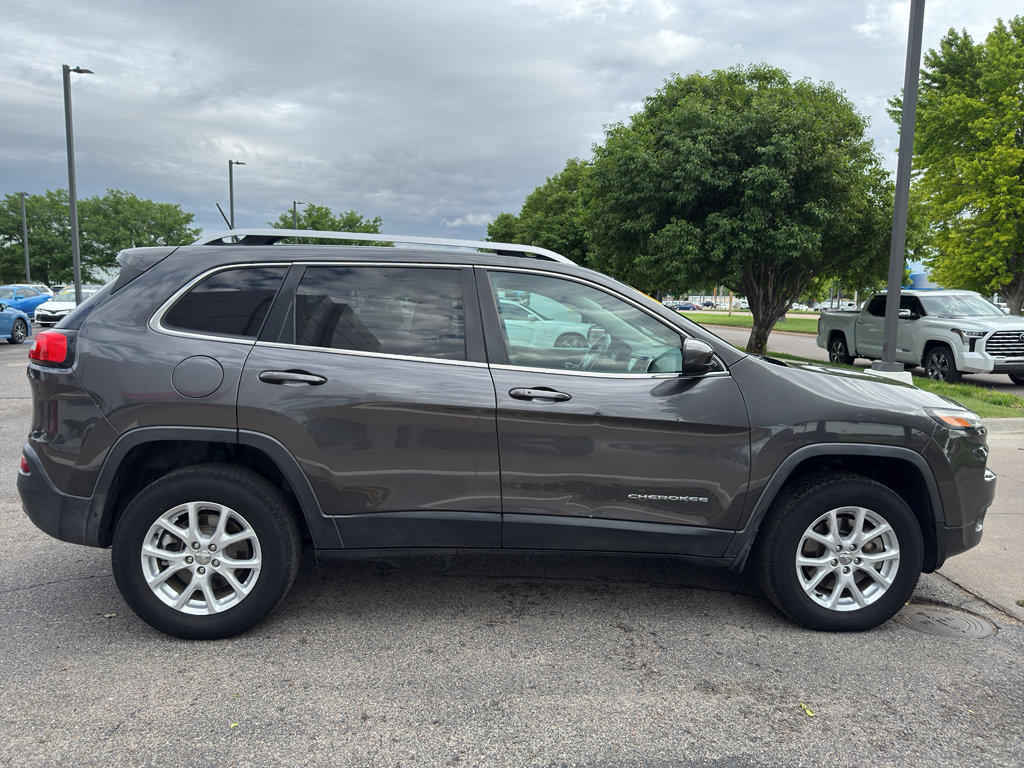 Used 2015 Jeep Cherokee Latitude with VIN 1C4PJMCS3FW687755 for sale in Dodge City, KS