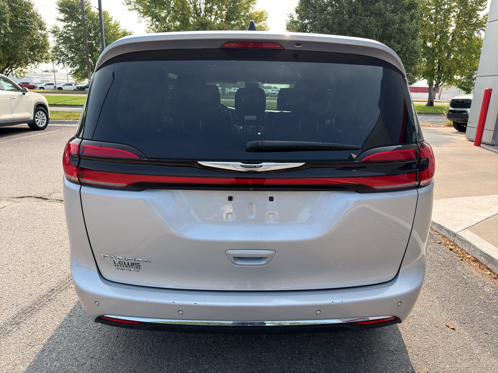 Used 2024 Chrysler Pacifica Touring L Van Passenger Van