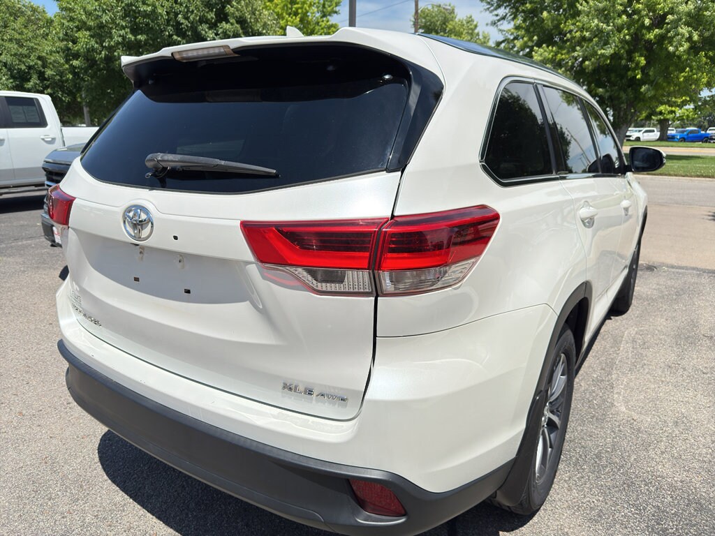 2019 Toyota Highlander XLE photo 3