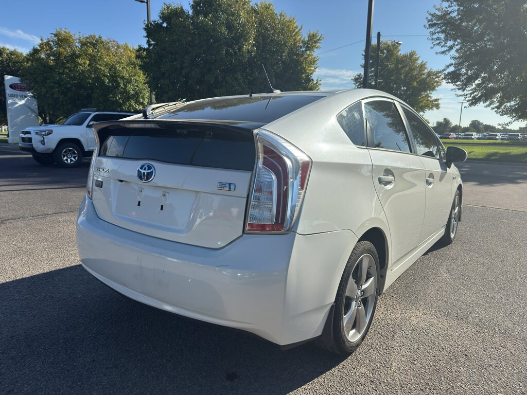 2013 Toyota Prius Three photo 3