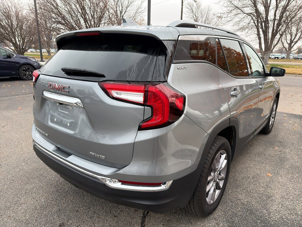 2024 Gmc Terrain SLT photo 3