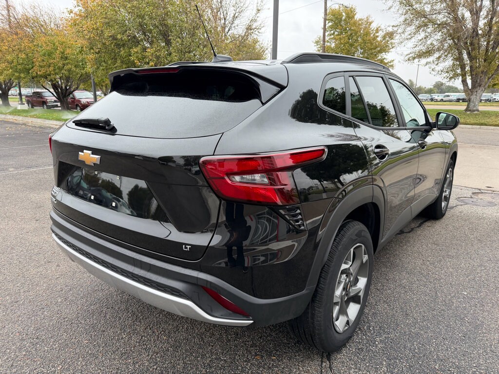 Used 2025 Chevrolet Trax LT SUV