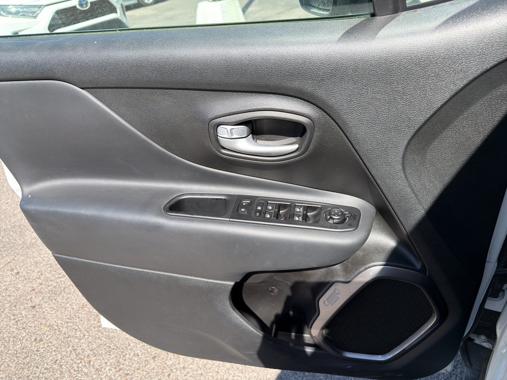 2023 Jeep Renegade Latitude - Photo 10