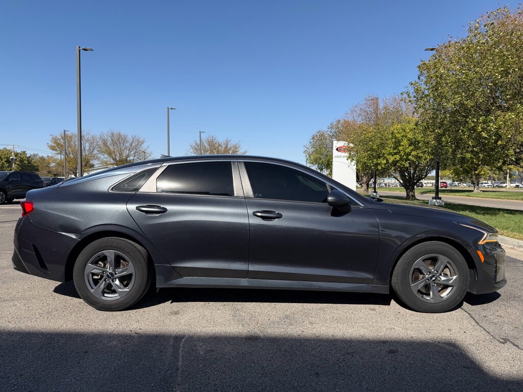 2022 Kia K5 LXS photo 2