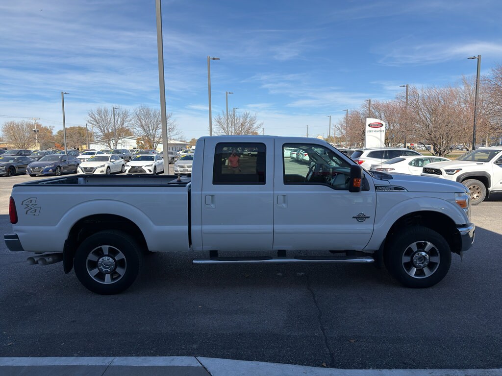 2013 Ford F-250 Lariat photo 2
