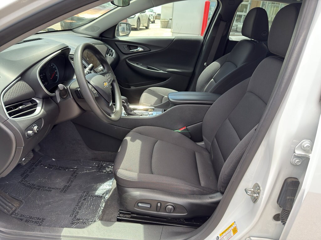 2023 Chevrolet Malibu 1LT photo 4