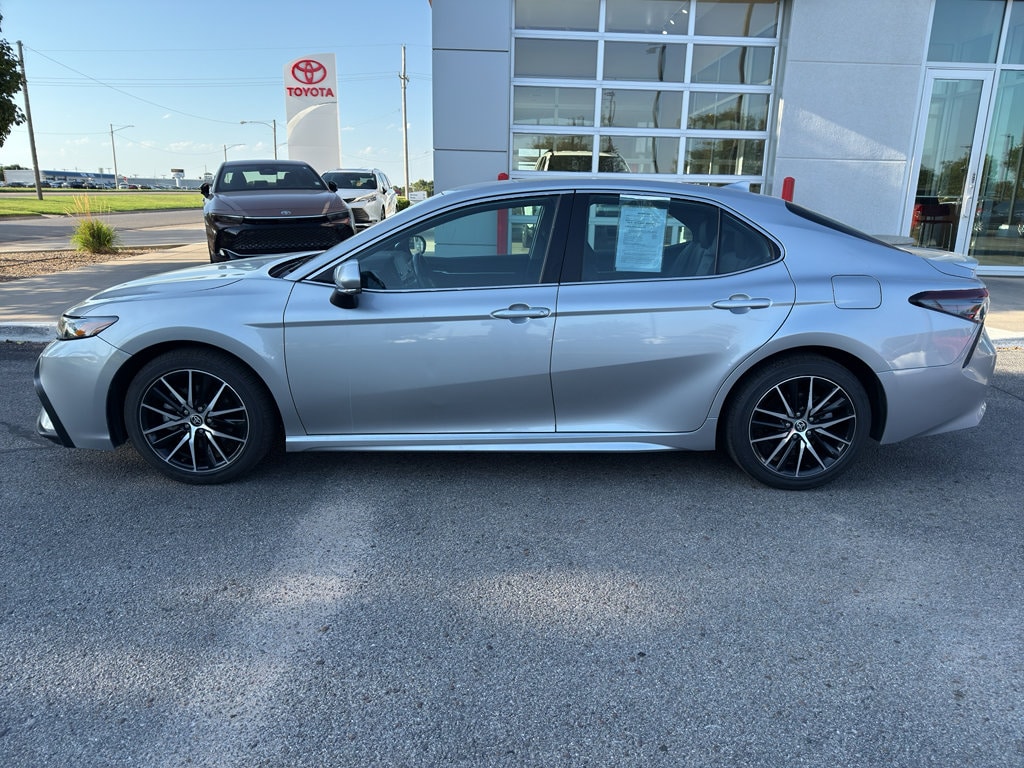 Used 2022 Toyota Camry SE Sedan