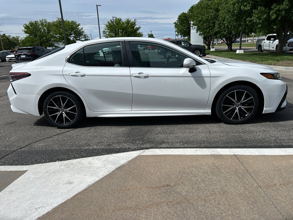2024 Toyota Camry SE photo 2