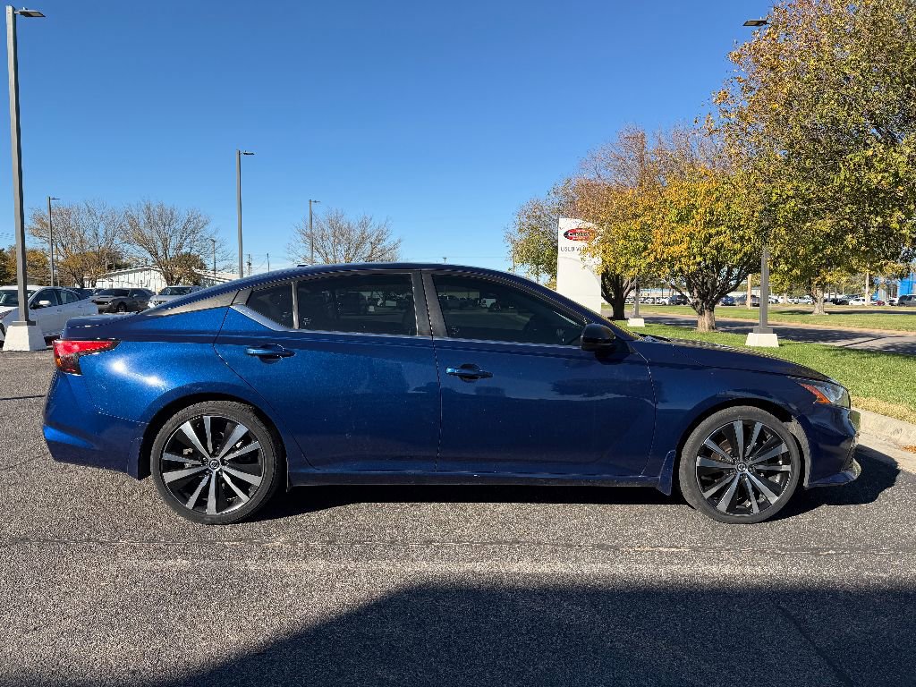 2021 Nissan Altima 2.5 SR photo 2