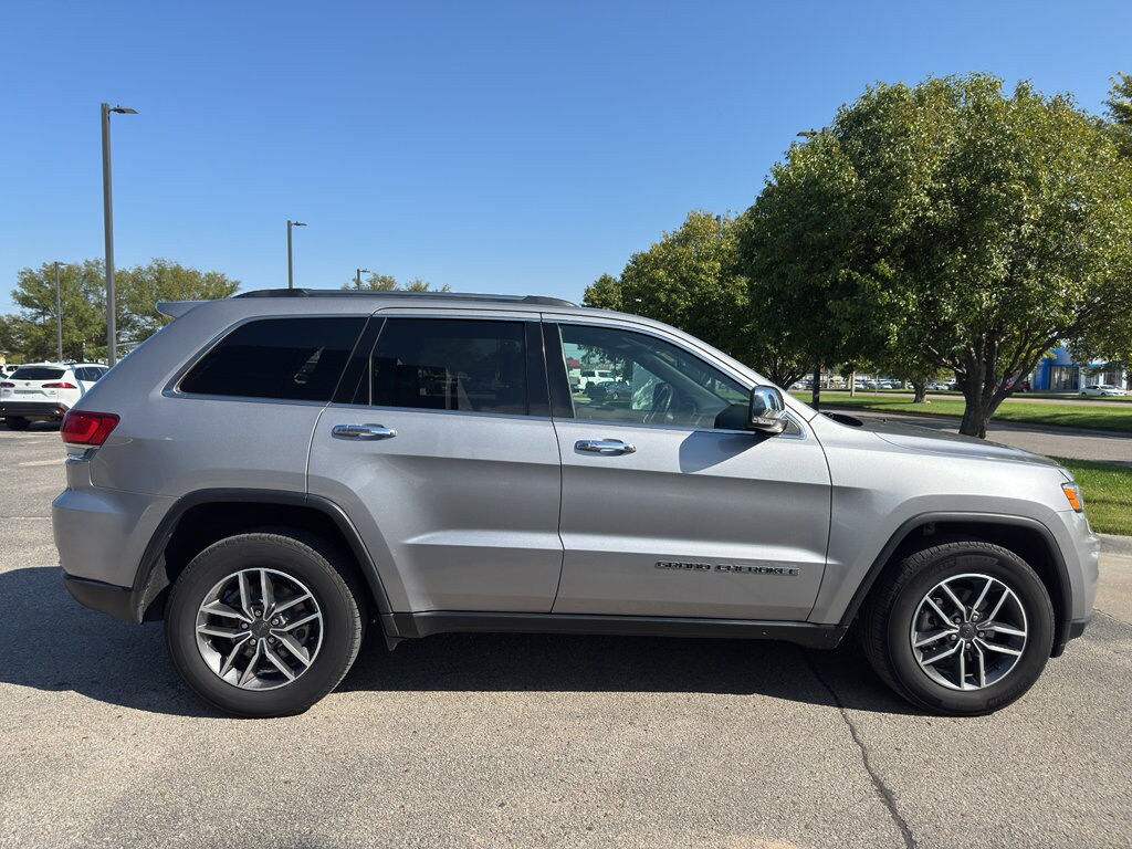 2020 Jeep Grand Cherokee Limited photo 2