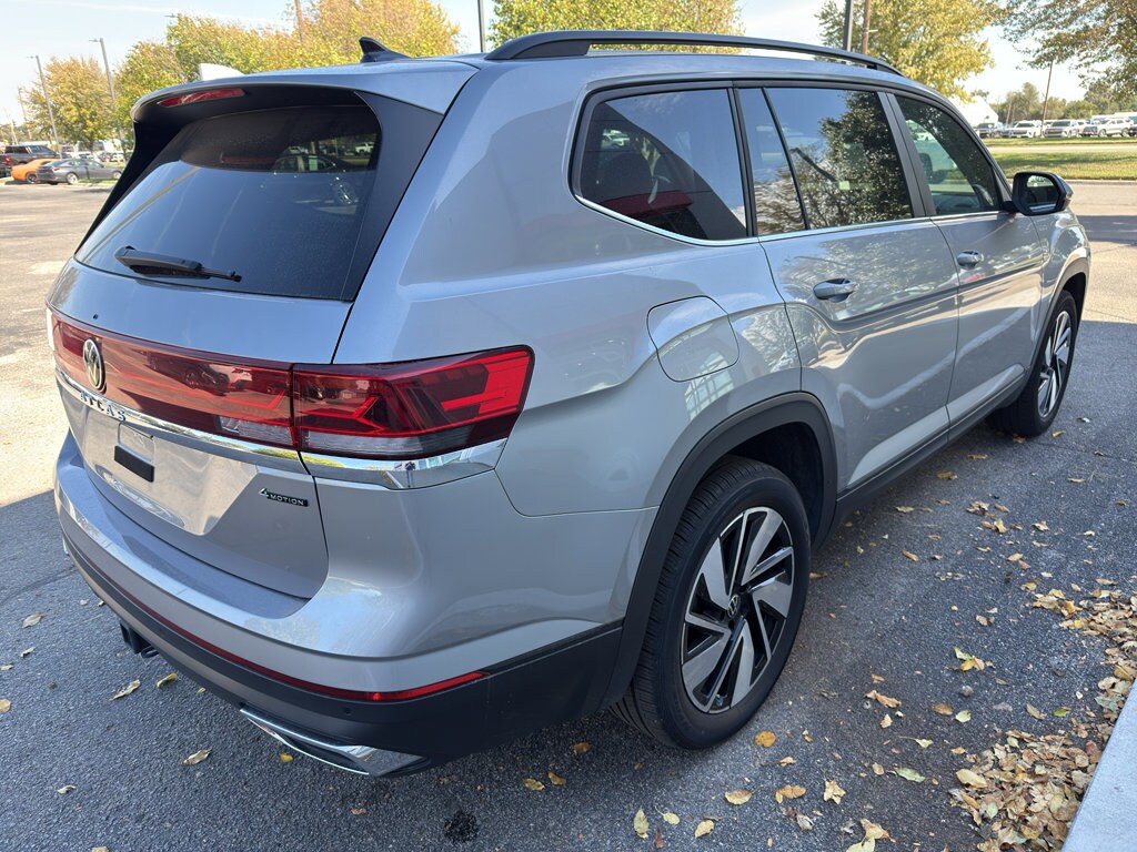 2024 Volkswagen Atlas SE Technology photo 2