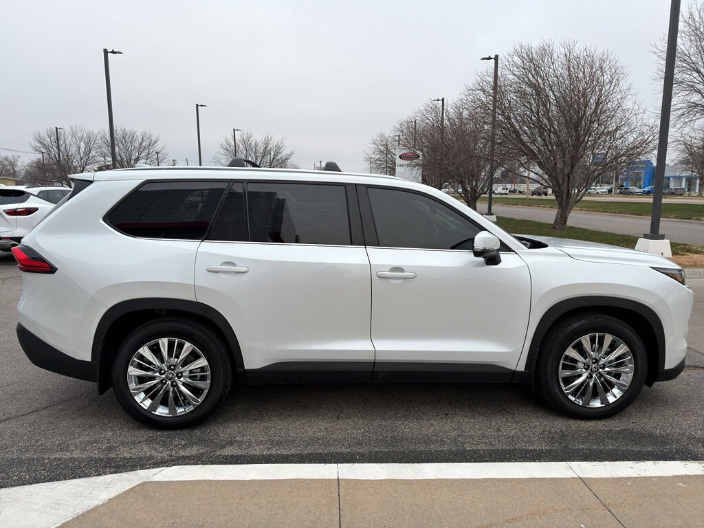 2024 Toyota Grand Highlander Platinum photo 2