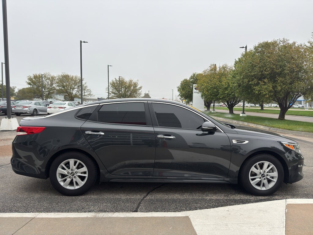 2016 Kia Optima LX photo 2