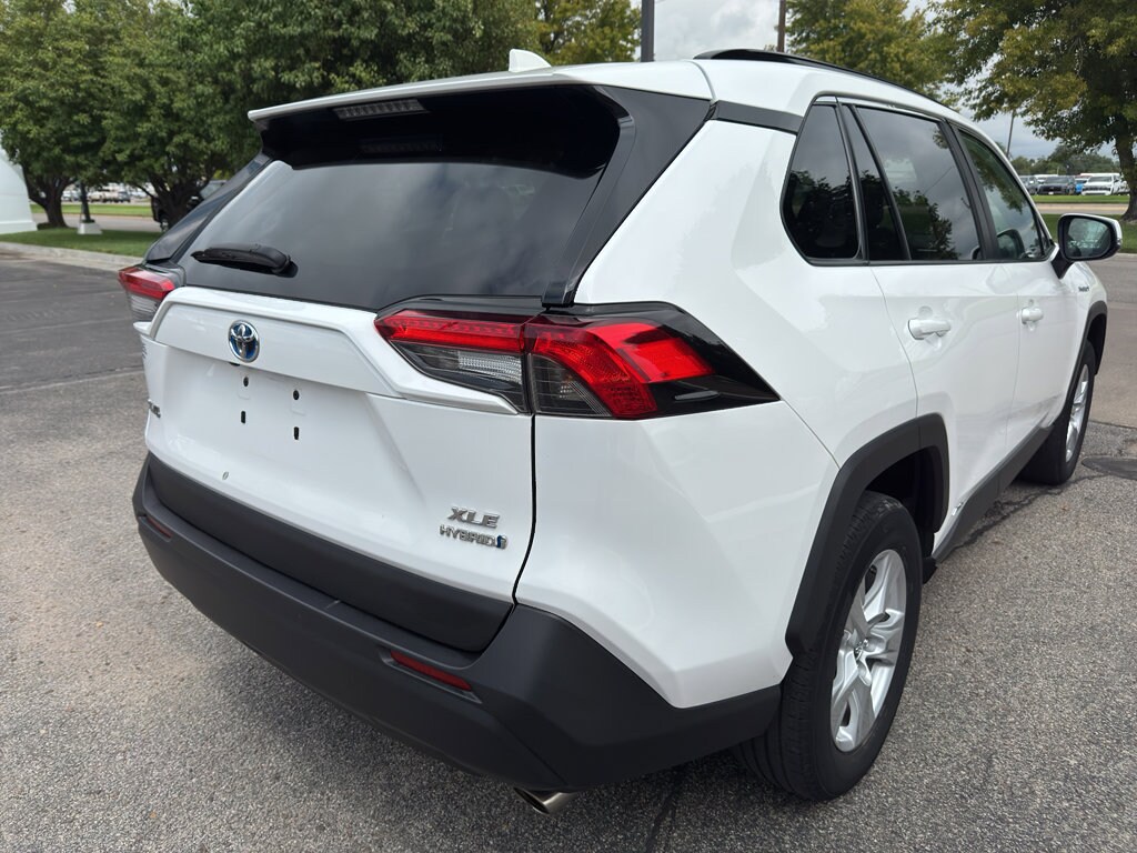 2020 Toyota RAV4 Hybrid XLE photo 2