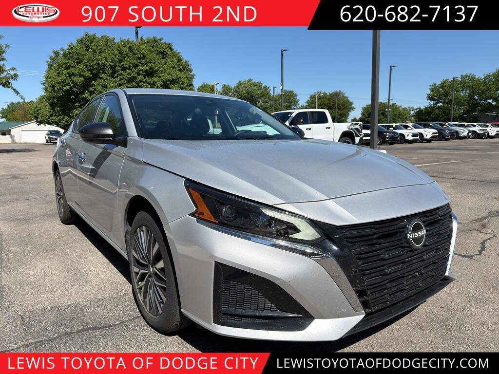Used 2025 Nissan Altima SV Sedan
