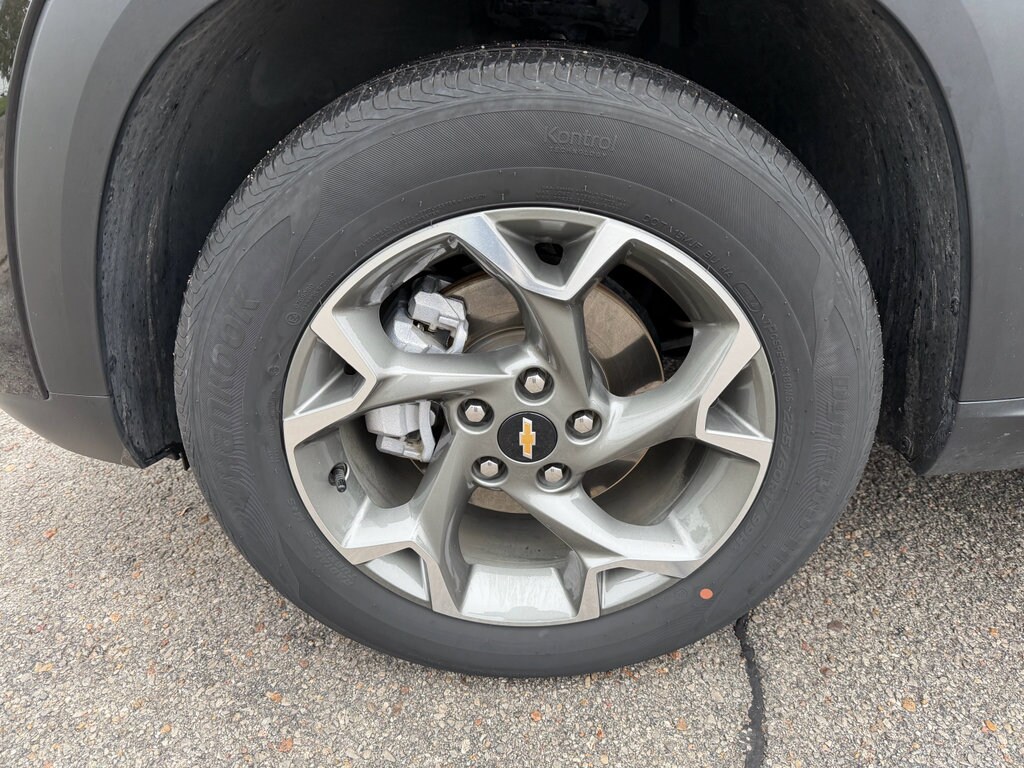 Used 2025 Chevrolet Trax LT SUV