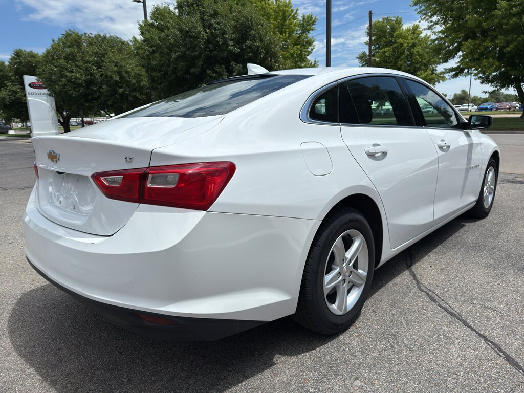 2023 Chevrolet Malibu 1LT photo 3