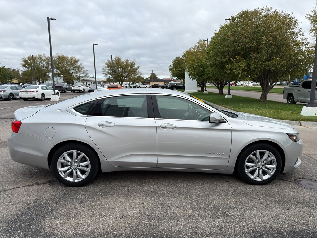 2018 Chevrolet Impala 1LT photo 2