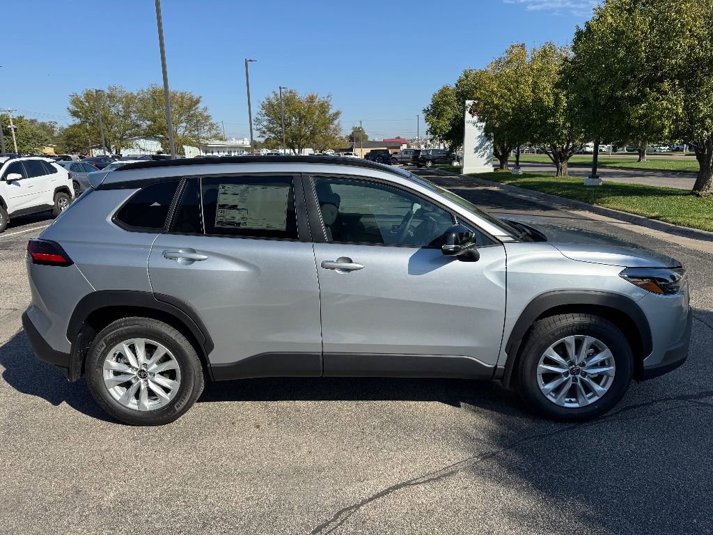 2026 Toyota Corolla Cross LE photo 2