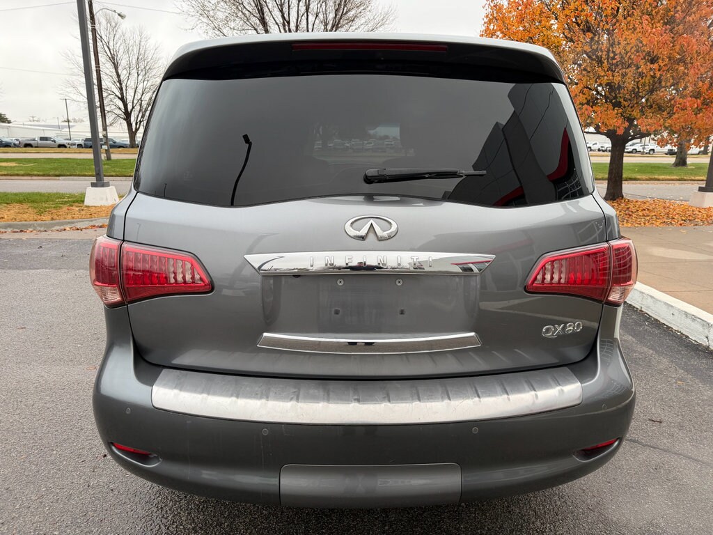 2017 Infiniti QX80 Base photo 3