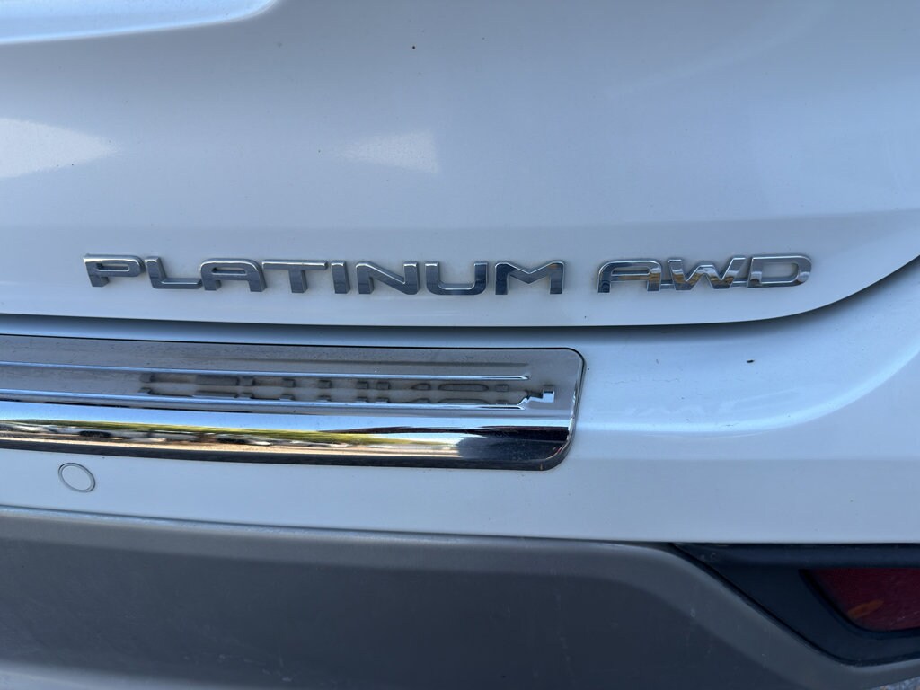 2020 Toyota Highlander Platinum photo 2