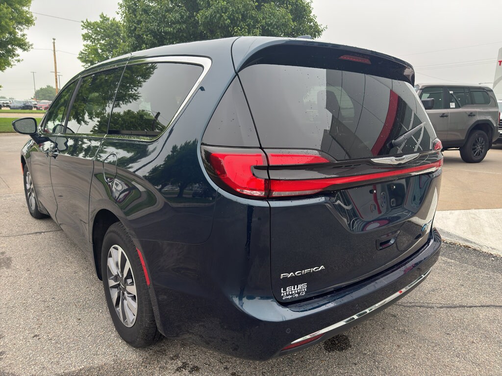 Used 2022 Chrysler Pacifica Hybrid Touring L Van Passenger Van
