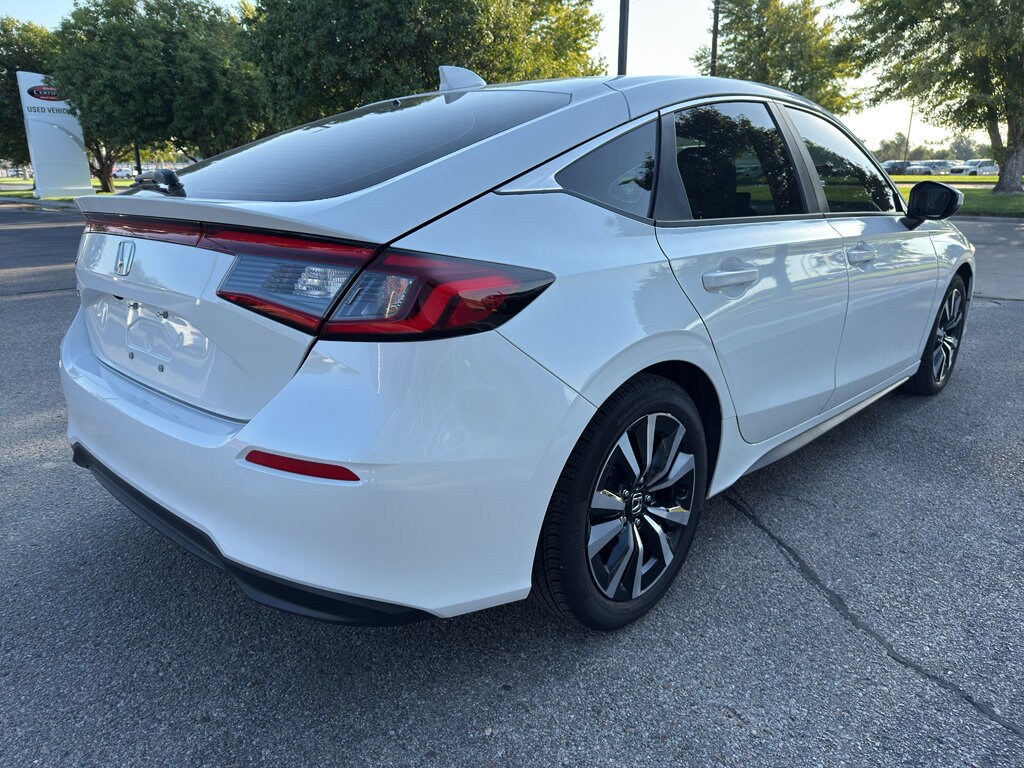 2024 Honda Civic Hatchback EX-L photo 3