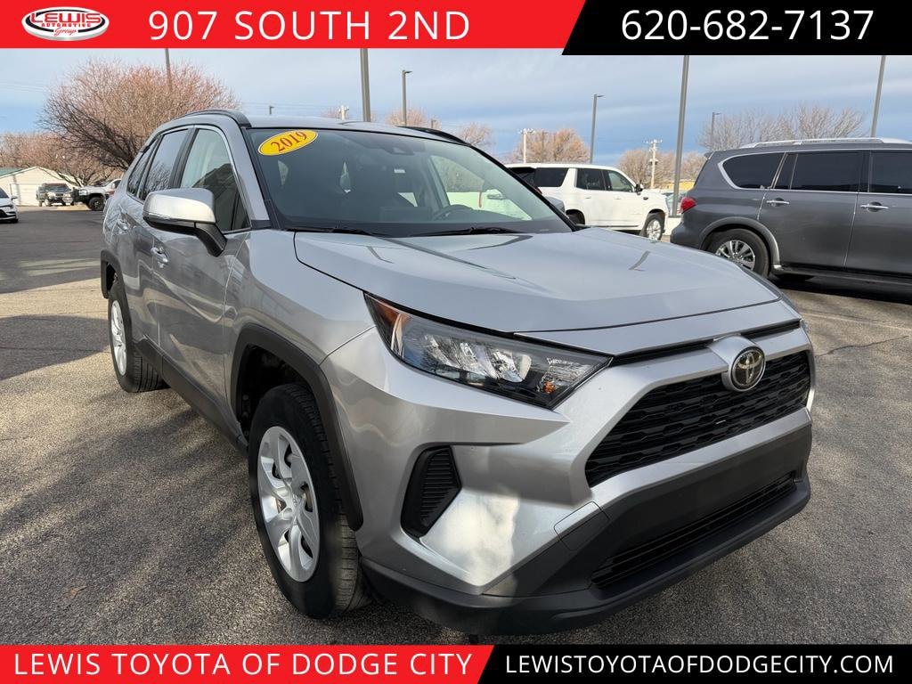 2019 Toyota RAV4 LE's photo