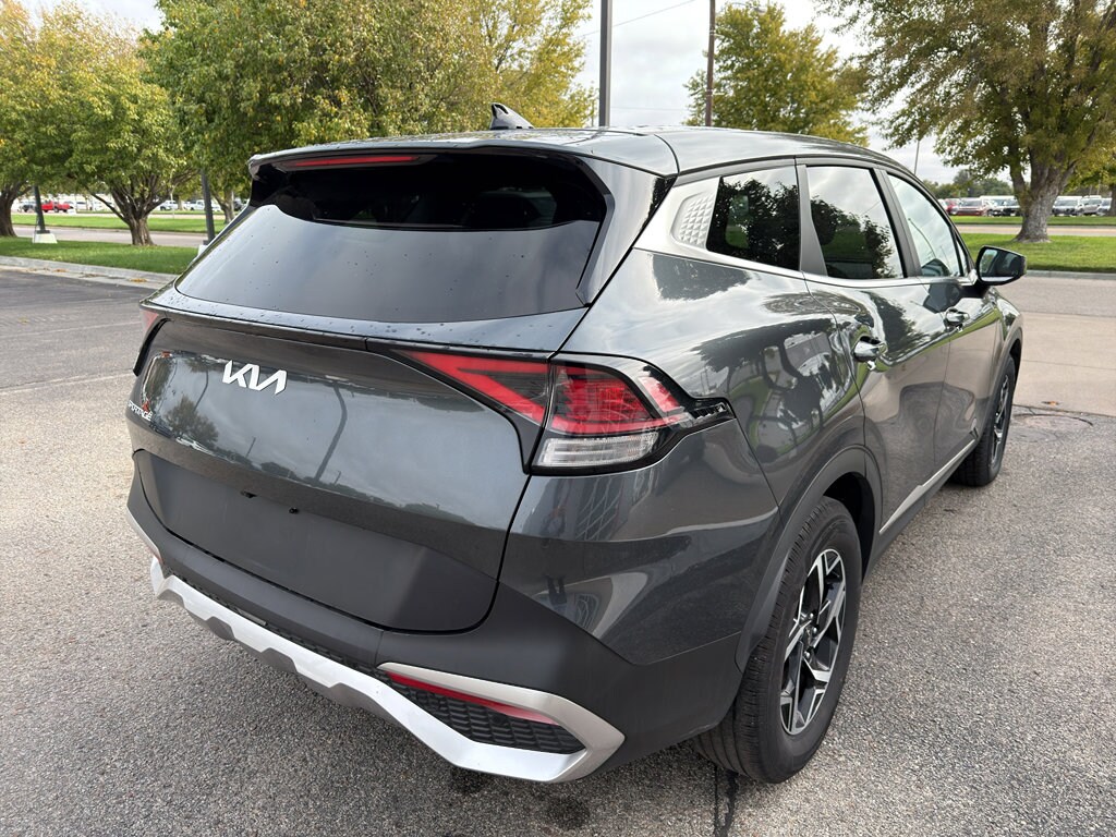 2024 Kia Sportage LX photo 3