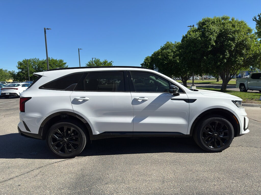 2022 Kia Sorento SX photo 2