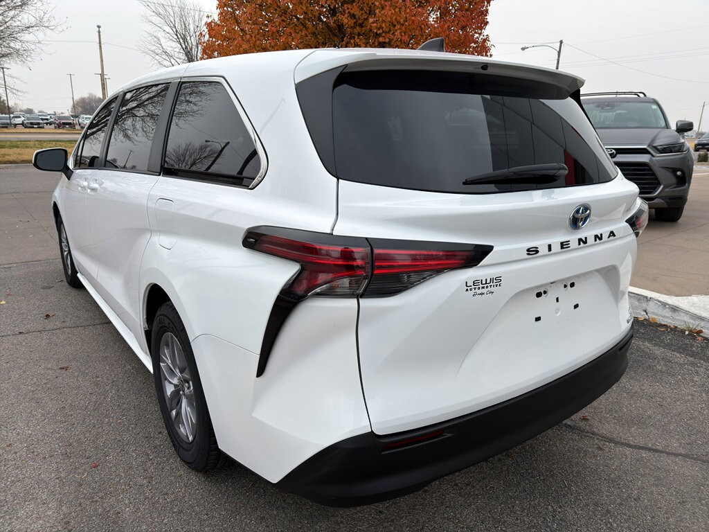 Used 2022 Toyota Sienna LE Van Passenger Van