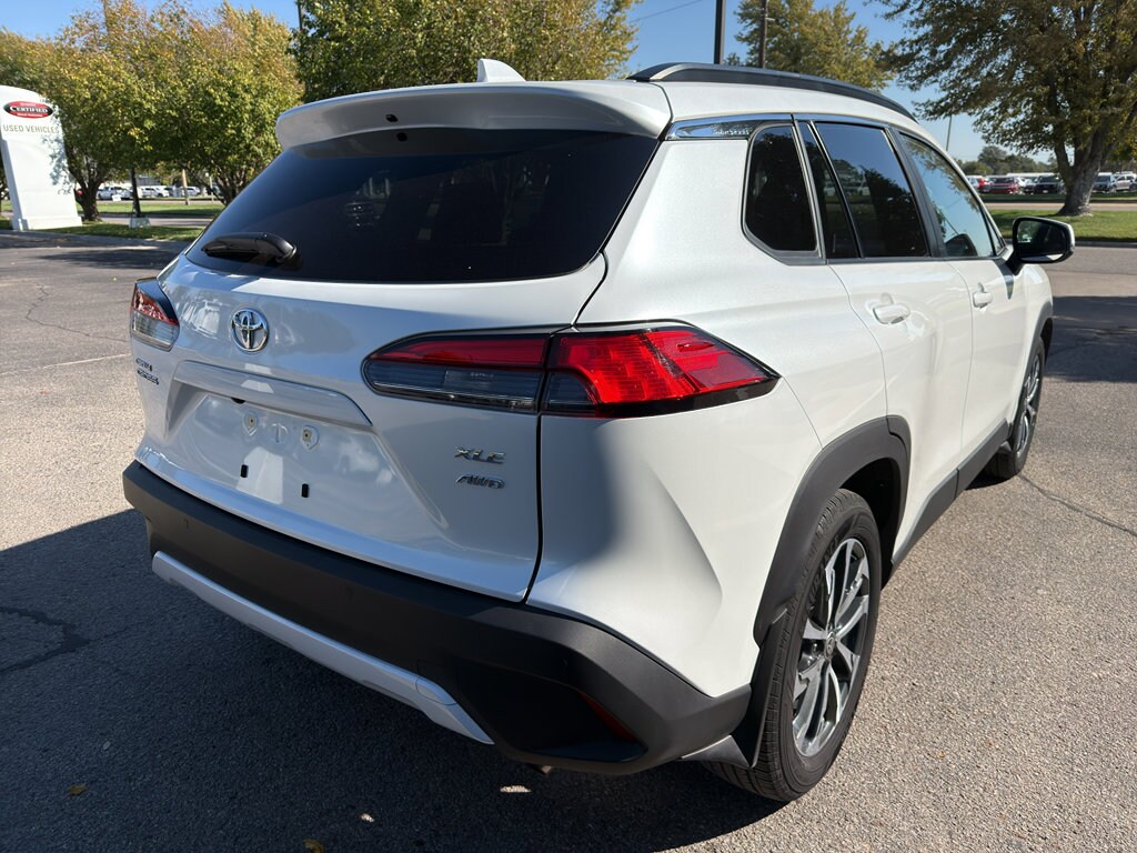 2022 Toyota Corolla Cross XLE photo 3