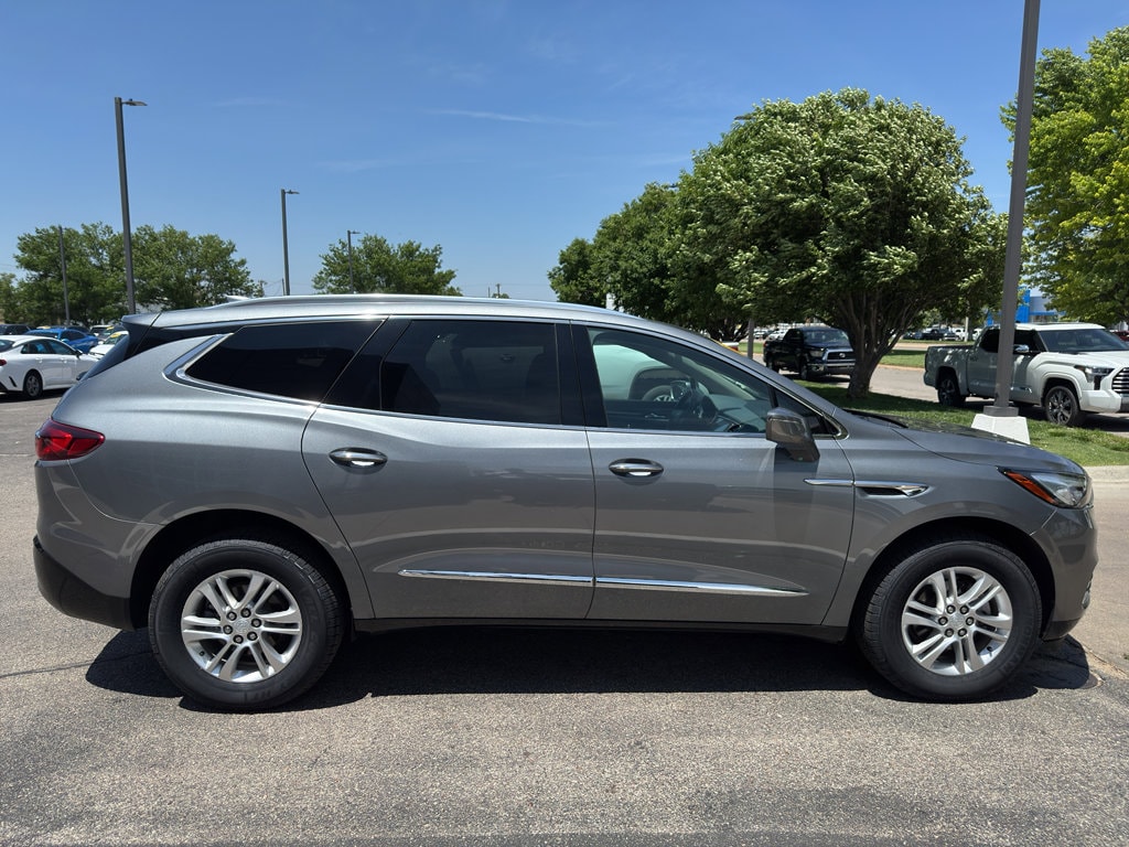 Used 2018 Buick Enclave Essence with VIN 5GAERBKW6JJ138678 for sale in Dodge City, KS