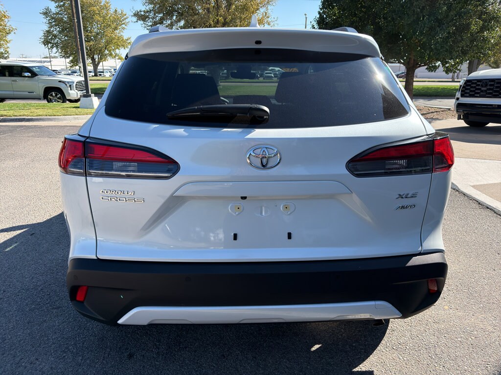 2022 Toyota Corolla Cross XLE photo 4