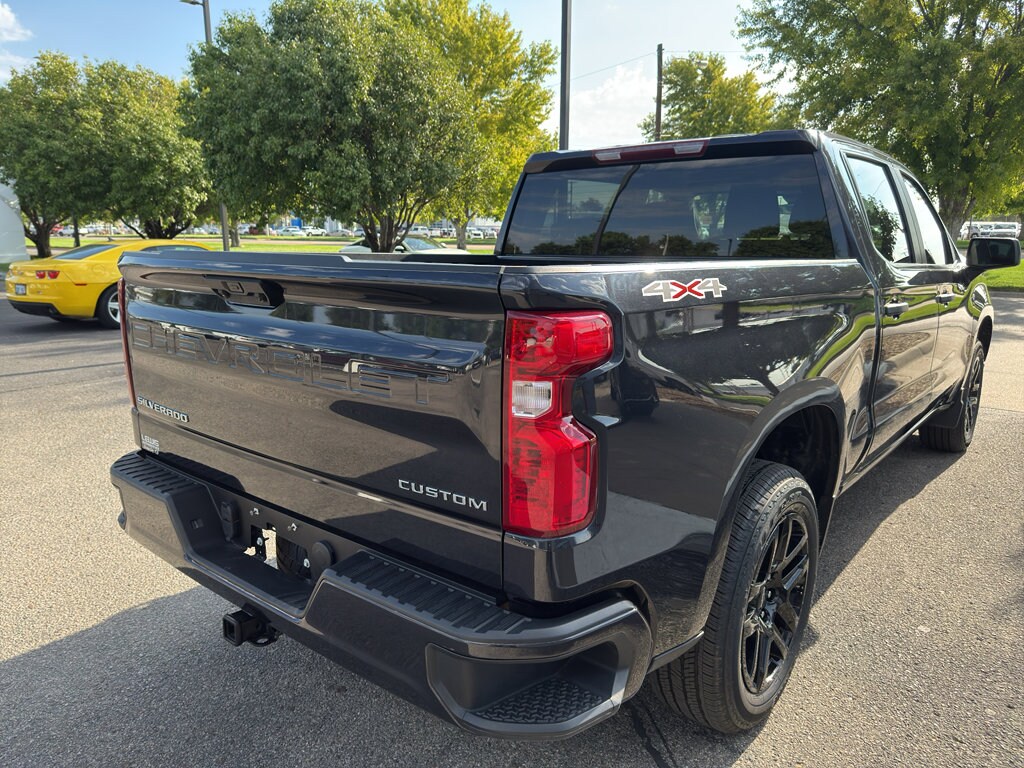 2022 Chevrolet Silverado 1500 Custom photo 3