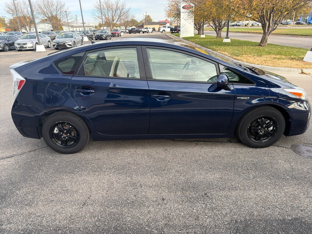 2015 Toyota Prius photo 2